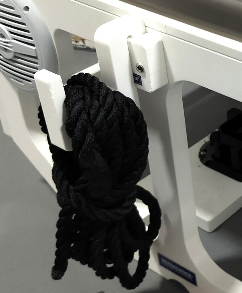 DOCK LINE HOLDER